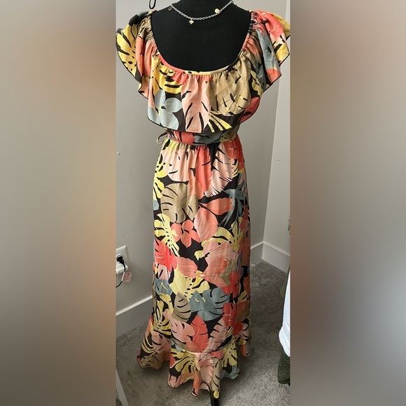 FLORAL DRESS SIZE SMALL - Picture 3 of 6